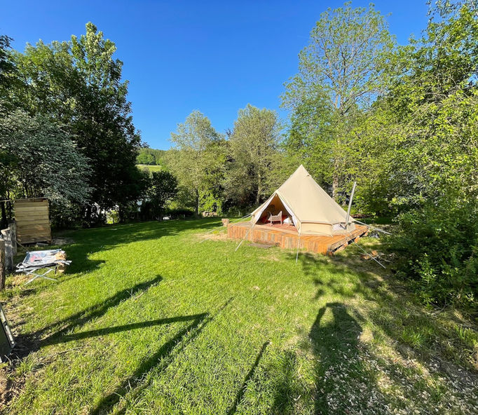 Bivouac au miulieu de la prairie
