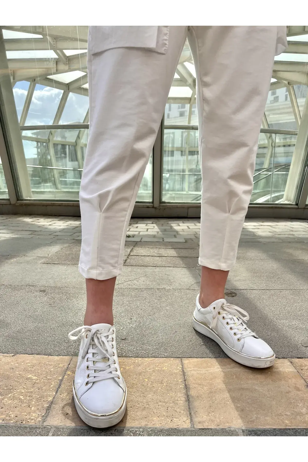 Beyaz Kargo Cepli Eşofman