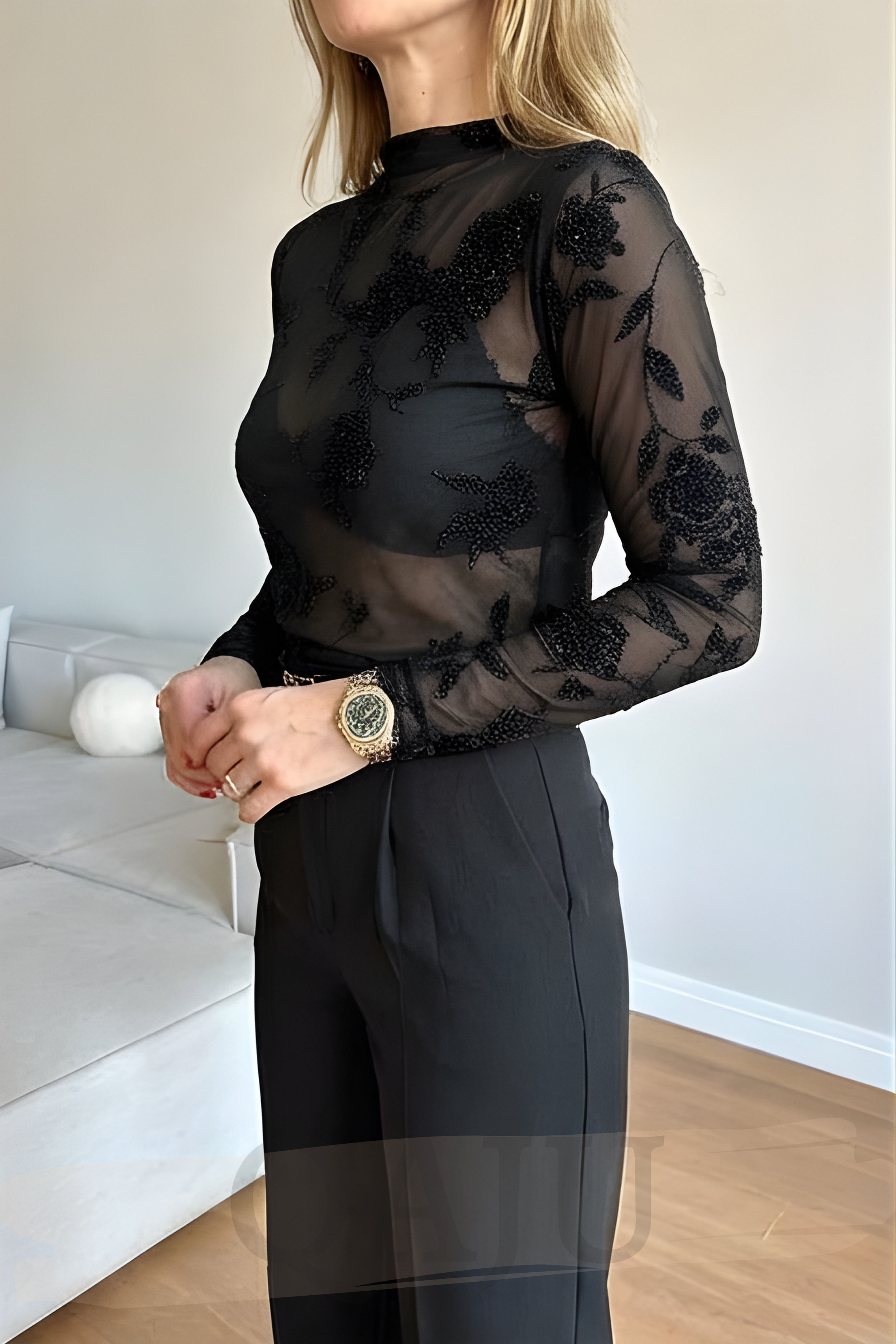 Siyah Kadife Detay Tül Bluz