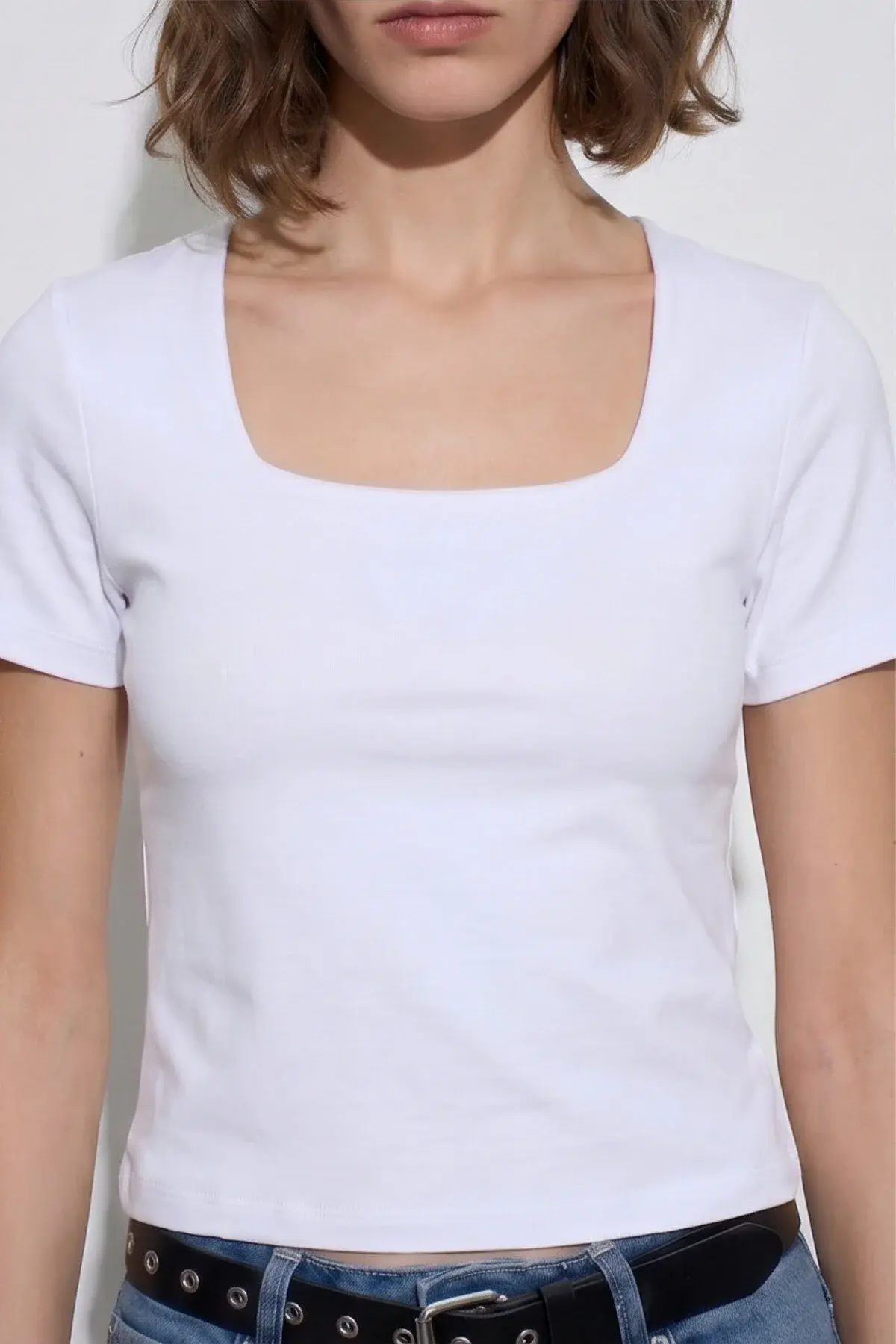 Kare Yaka Slim Fit Kısa Fit Kadın Tişört & Bluz