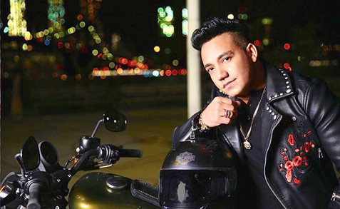 Elvis Martínez “Mis canciones dicen de dónde vengo”
