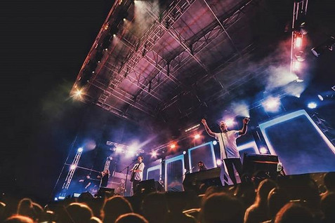 Sin sus rostros más conocidos, Hillsong Worship pone a miles a alabar en el Olímpico