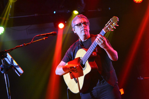 Pedro Guerra entregará guitarra autografiada a seguidor dominicano