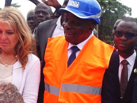 𝐏𝐨𝐬𝐞 𝐝𝐞 𝐥𝐚 𝐩𝐫𝐞𝐦𝐢è𝐫𝐞 𝐩𝐢𝐞𝐫𝐫𝐞 𝐝𝐮 𝐩𝐨𝐬𝐭𝐞 𝐟𝐫𝐨𝐧𝐭𝐚𝐥𝐢𝐞𝐫 : 𝐋𝐞 𝐦𝐚𝐢𝐫𝐞 𝐩𝐫é𝐬𝐞𝐧𝐭 à 𝐃𝐨𝐡𝐨𝐮𝐛𝐚