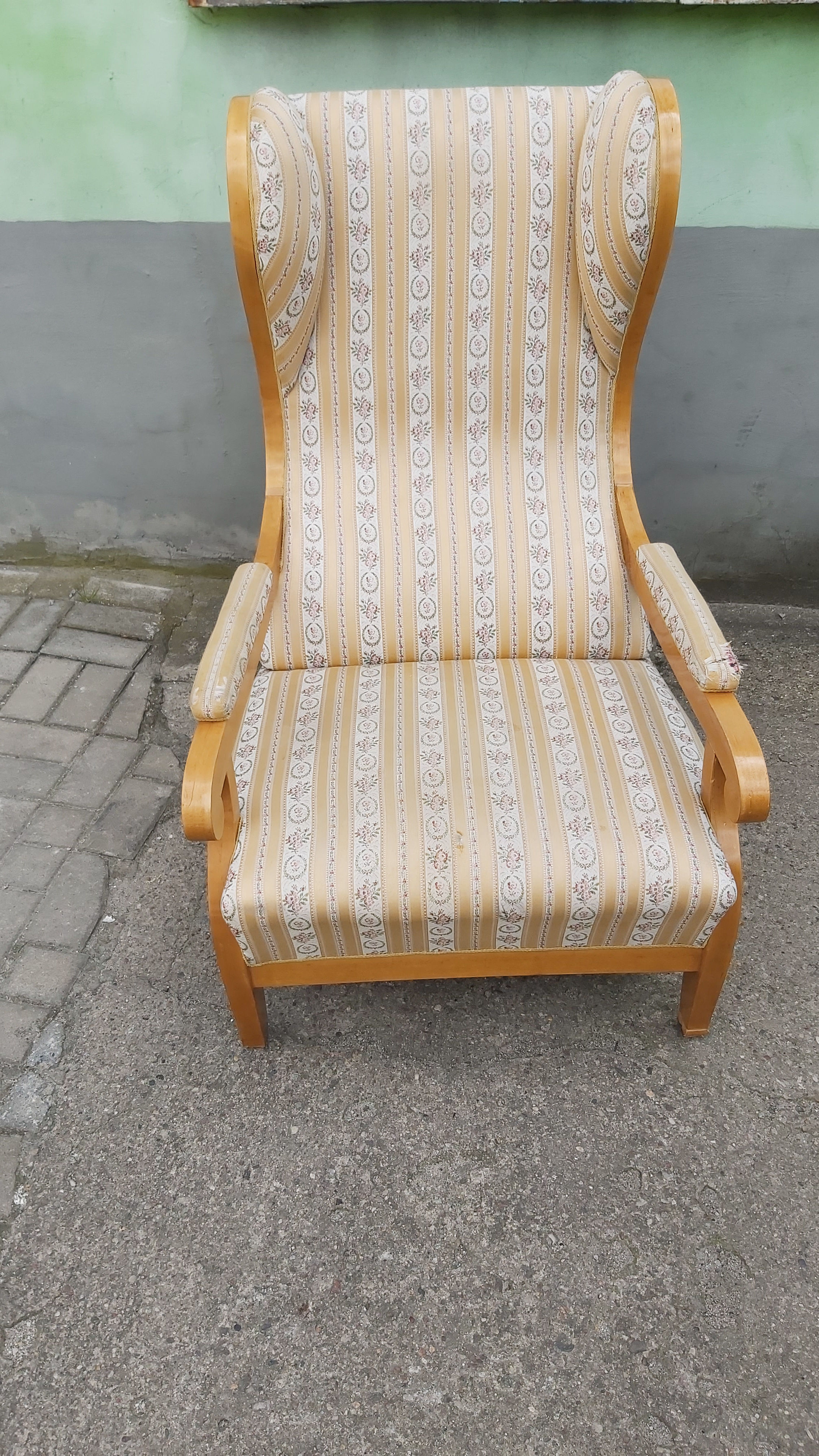 60. Fotel  Biedermeier  około 1850 roku 