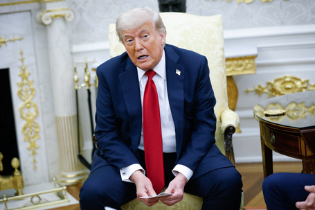Trump và Canh Bạc Thuế Quan: Chiến Lược Luôn Thay Đổi Để Định Hình Lại Thương Mại Toàn Cầu