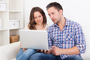 Couple_with_laptop.jpg