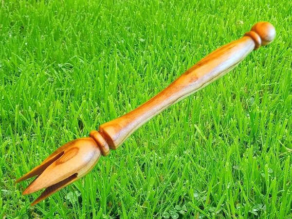 Gabel aus Olivenholz