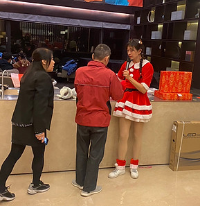 LINE_ALBUM_1121222 Art Viewing Christmas Party_231225_11.jpg