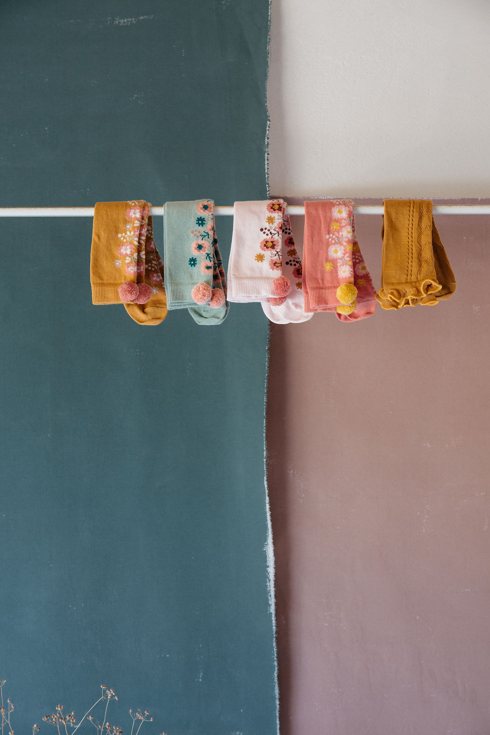 섬네일: Louise Misha - 	 Chelie Socks Blush