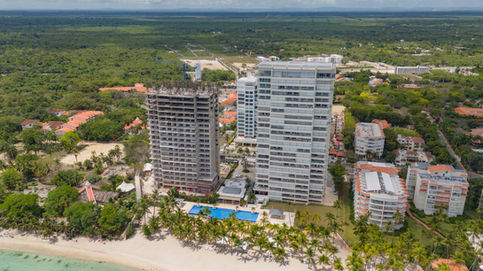 Club Hemingway en Juan Dolio, Puertas y ventanas, louvers, barandas. Aluminio y vidrio.