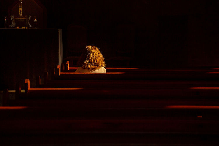 SEÇÃO I – Fé (Cor) - Hora de orar.jpg