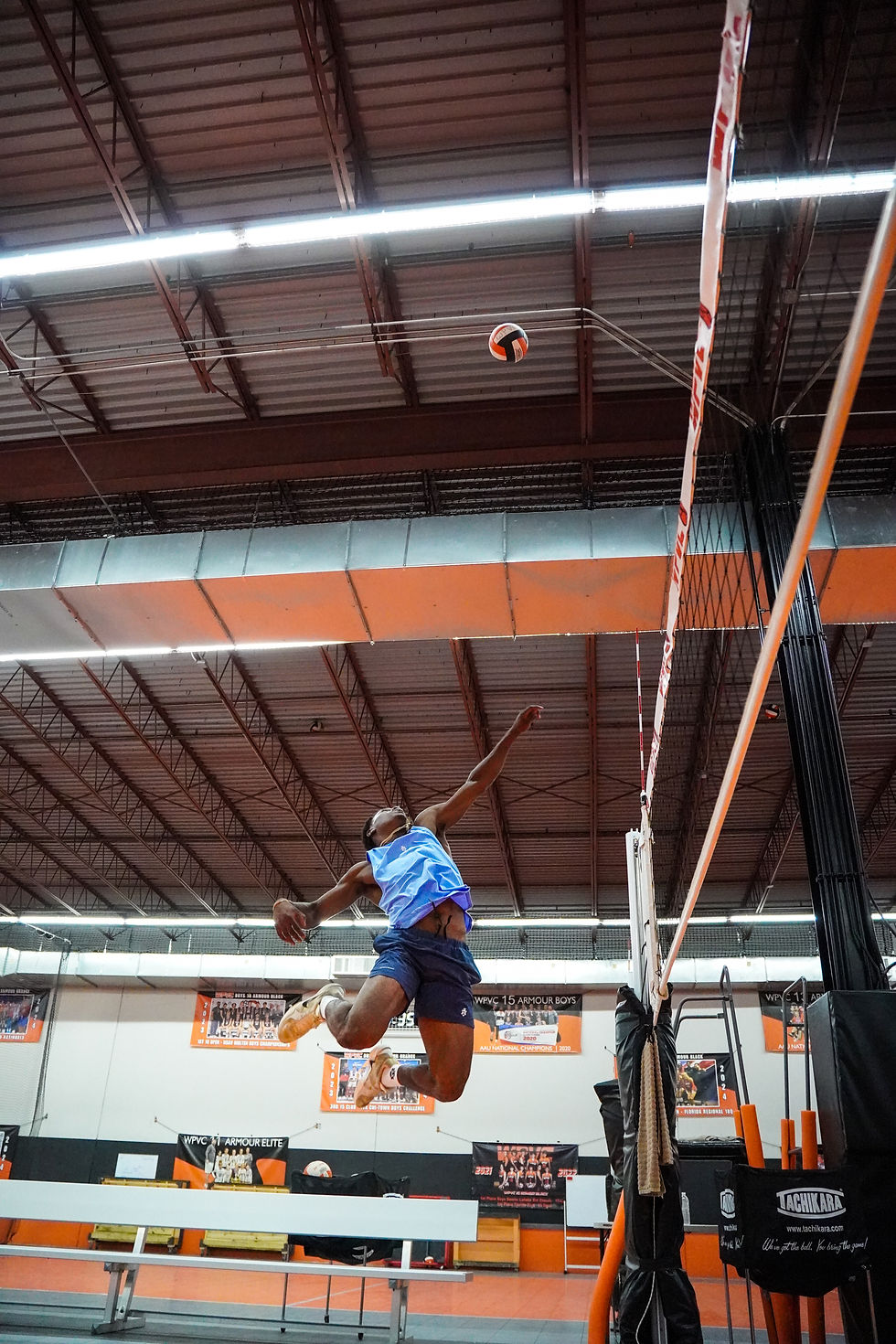 Men’s performance shorts in motion, indoor training jump