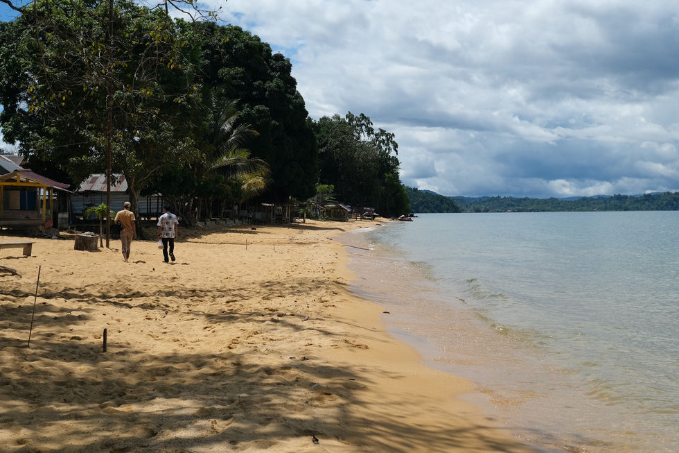 Plage du lac Poso