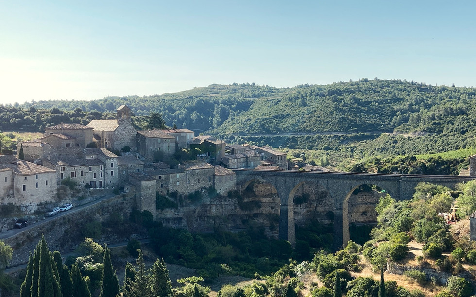 Vue sur le village de Minerve