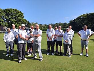 2026 CHARITY JOHN LENNON PRESENTING THE WINNING MEN'S TEAM WITH THE TROPHY.JPG