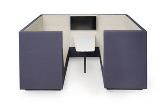 Die Idee der Kollektion ist, Plätze der Ruhe und Zurückgezogenheit in Open-Space-Räumen, Einkaufspassagen, Hochschulen und Schulen sowie anderen öffentlichen Orten zu schaffen. Eine hohe, gepolsterte Rückenlehne fungiert als Trennwände, sichert eine Schalldämmung und schafft akustisch richtige Bedingungen.