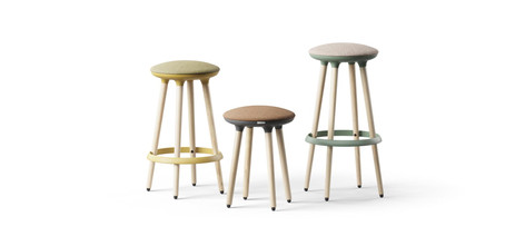 Die CANNIE-Hockerkollektion kombiniert hochwertige Materialien in einem schlichten, aber verspielten Design, das sich leicht an verschiedene Innenbereiche anpassen lässt.