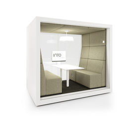 INTO Concept POD ROLL ist eine kompakte Lösung für spontane Meetings und selbstständiges Arbeiten, das Platz und Konzentration braucht. Aufgrund seiner Räder kann POD ROLL innerhalb des Geländes leicht bewegt und umgestellt werden.