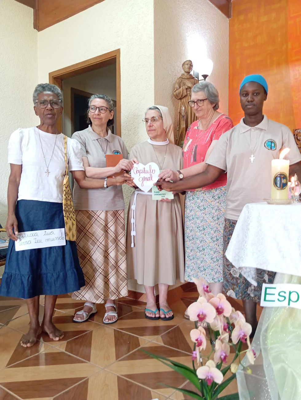 A Assembleia Anual das Irmãs Franciscanas de Cristo Rei (IFCR) acontece em Rio Grande da Serra (SP), reunindo as Irmãs da Delegação Maria Imaculada e, de forma extraordinária, a Ministra Geral com seu Conselho. O primeiro dia foi marcado pela Celebração de Abertura, partilhas sobre a missão, notícias internas e a Celebração Eucarística, fortalecendo a espiritualidade, a comunhão e a esperança que orientam a caminhada da Congregação.