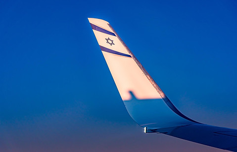 flight-5130010_1920.jpg