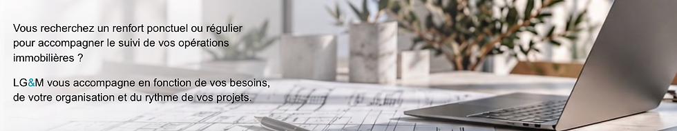 Bureau avec ordinateur et plans immobiliers – Contact LG&M