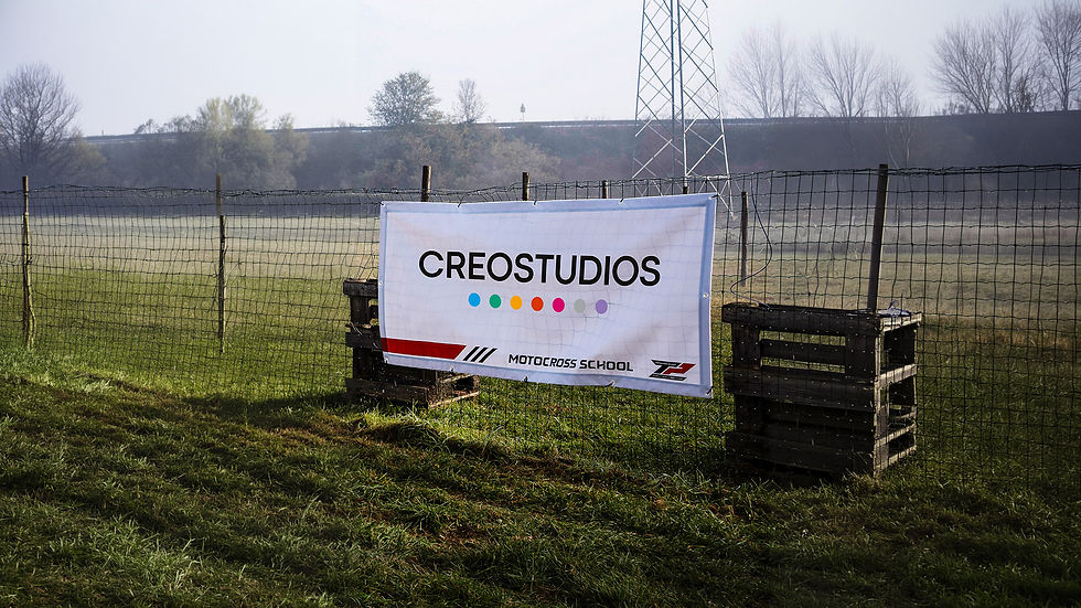 Banner Creostudios a bordo pista di avviamento, TP MX School