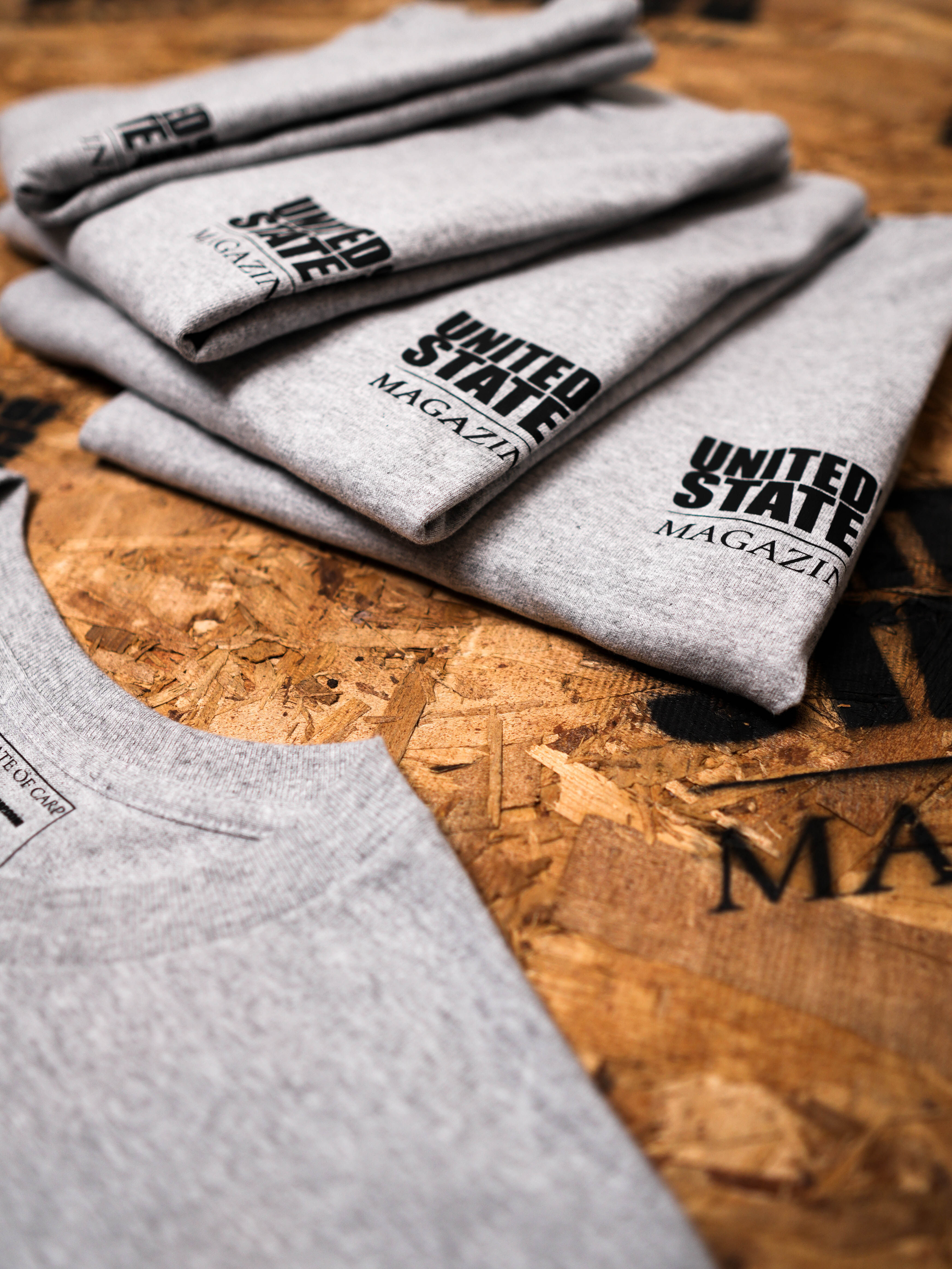 UNITED STATE OF CARP ~ MAG Logo T-Shirt ~ Grey