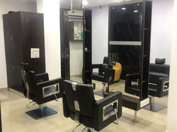 CREATIVE STYLE UNISEX SALON (5⭐)