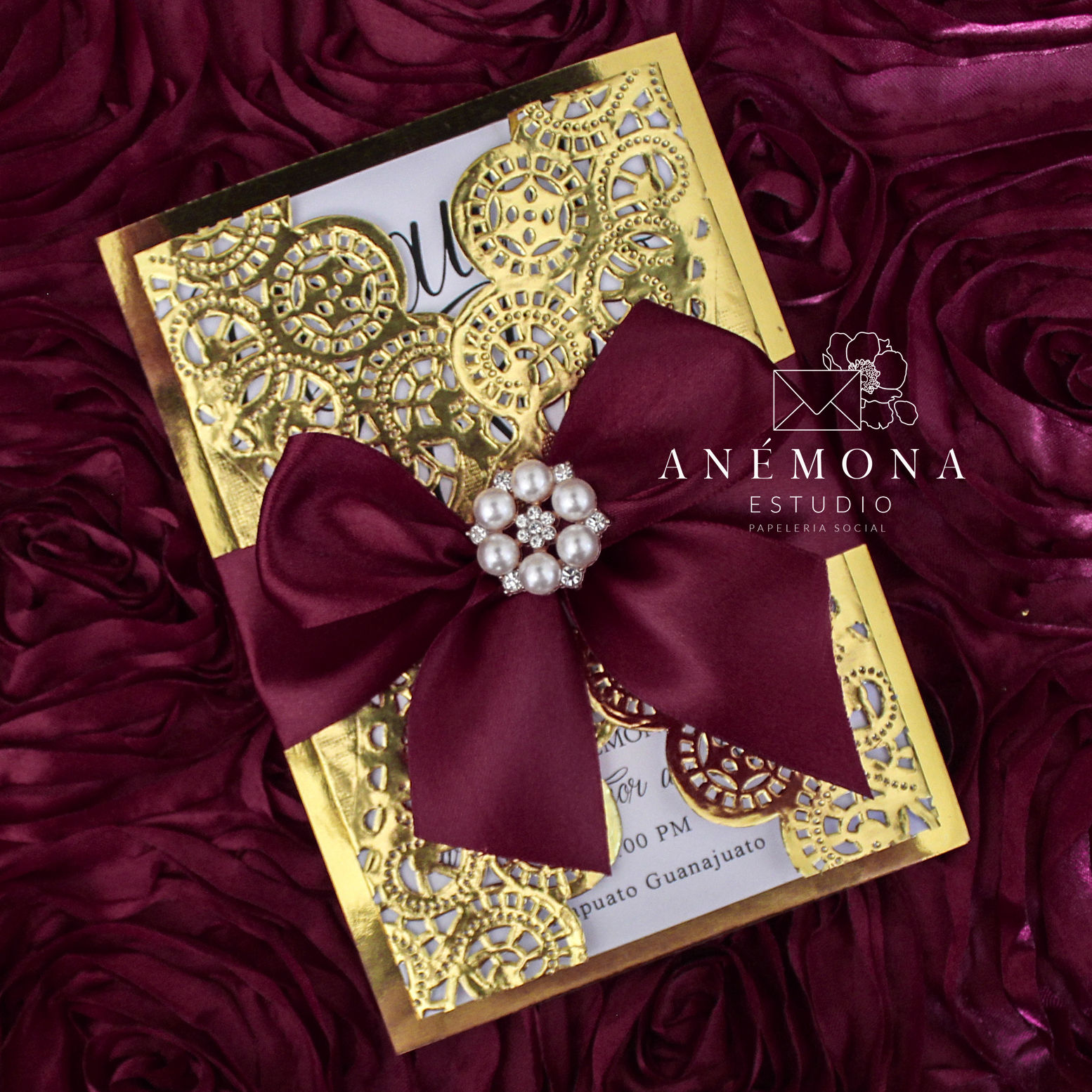 Invitación blonda oro y vino