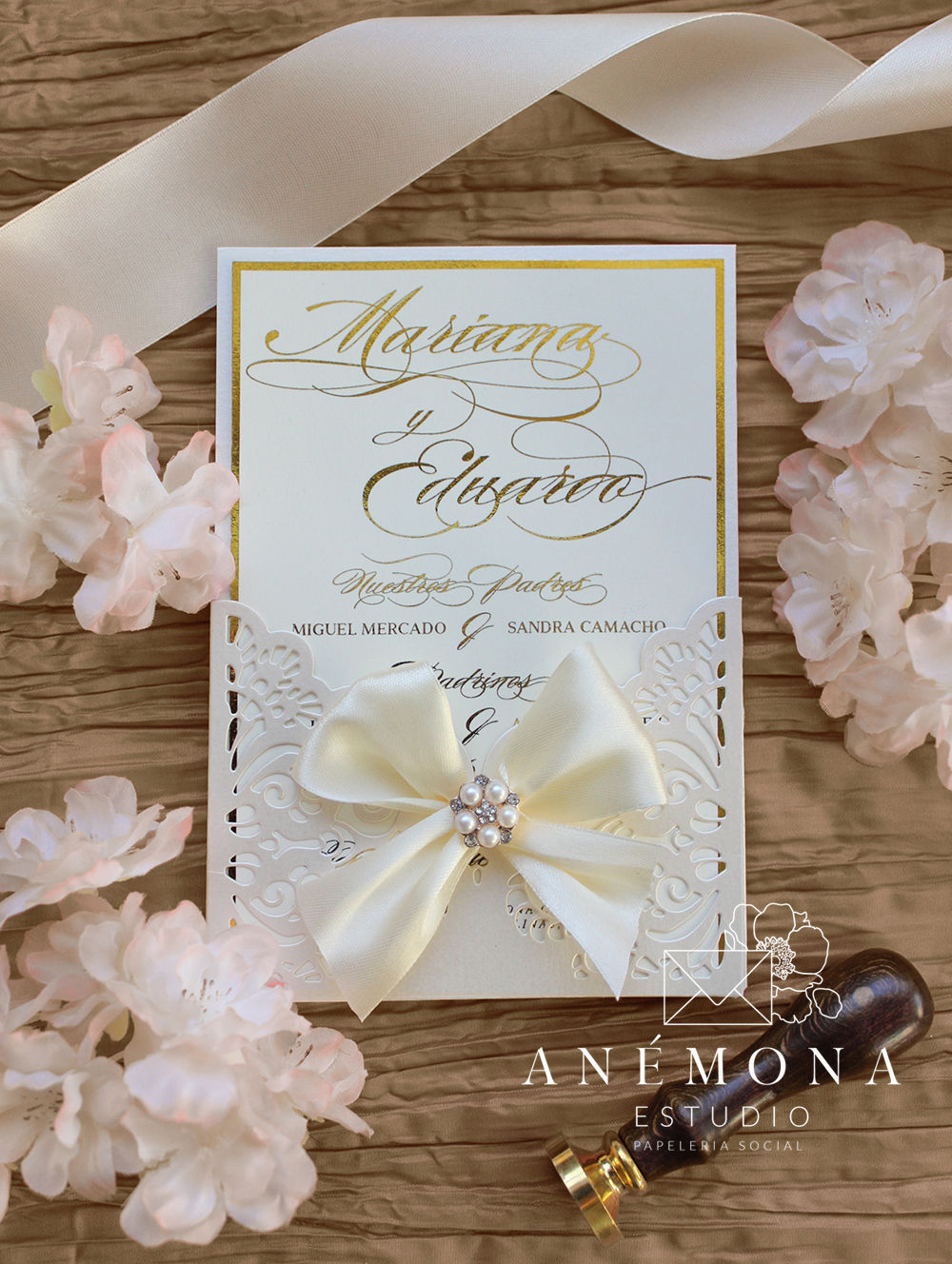 Invitación troquelada beige