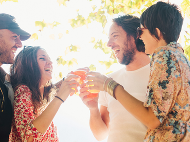 Sophro-apéro : allier détente et convivialité