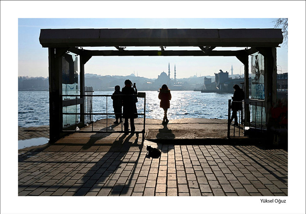 Karaköy iskele ve ters ışık - İstanbul