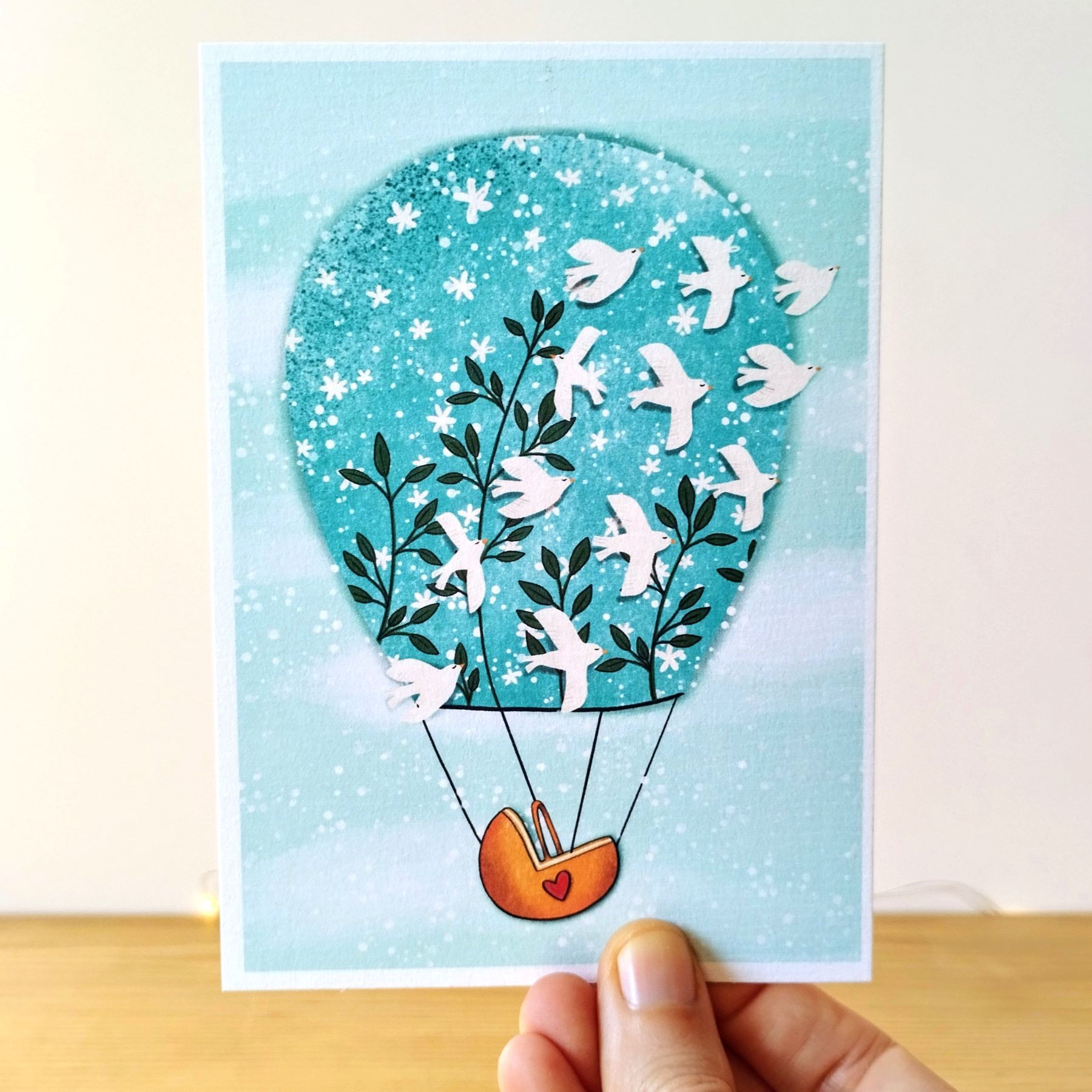 Carte naissance poétique montgolfière et oiseaux vendue par Fred et ses Lilas