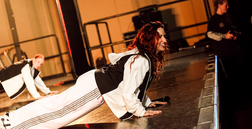 Sloan Taylor Rabinor leading warm up at Streetz Dance Convention