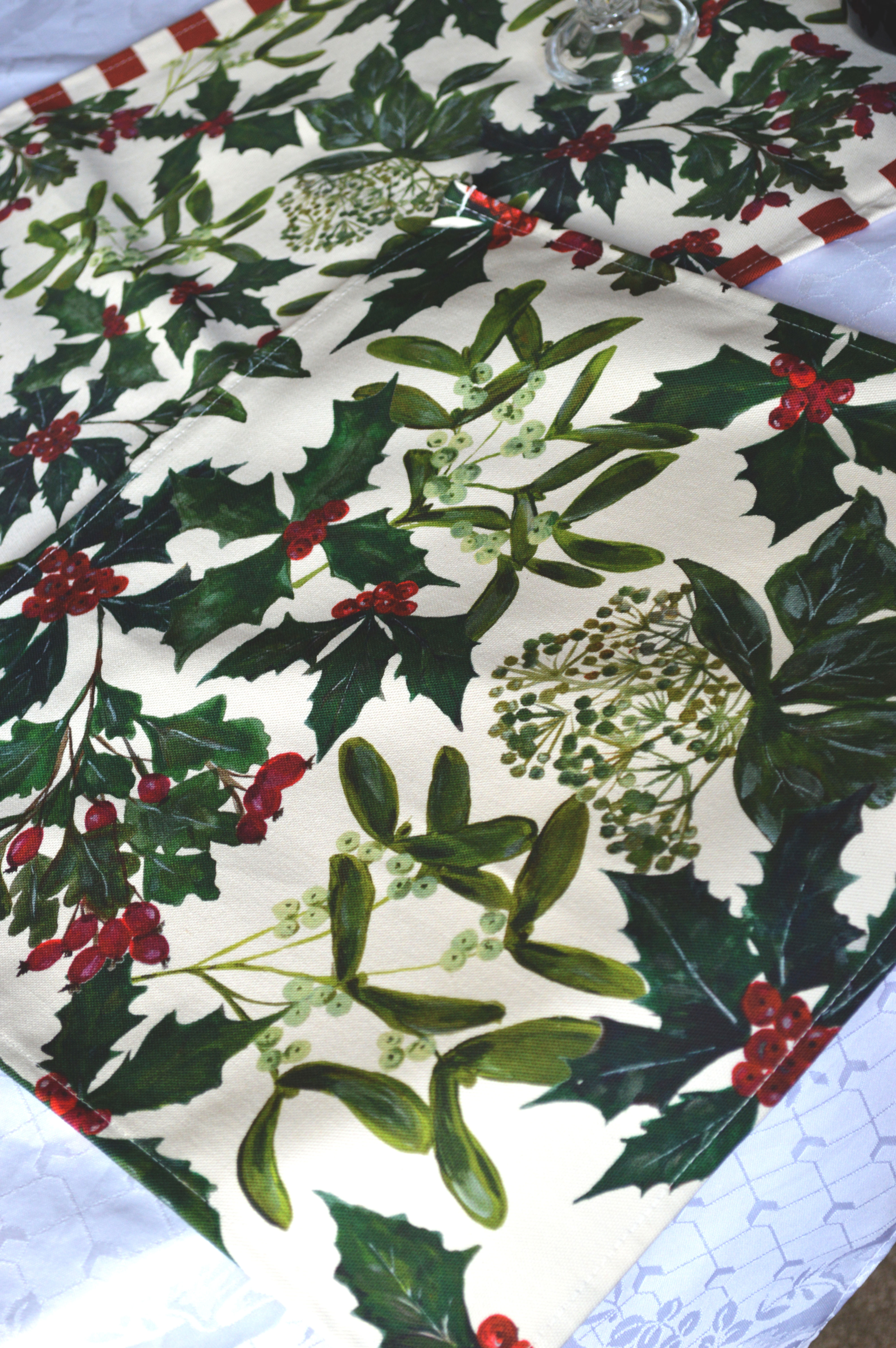 Vintage Holly 100% Cotton Napkins- Individual