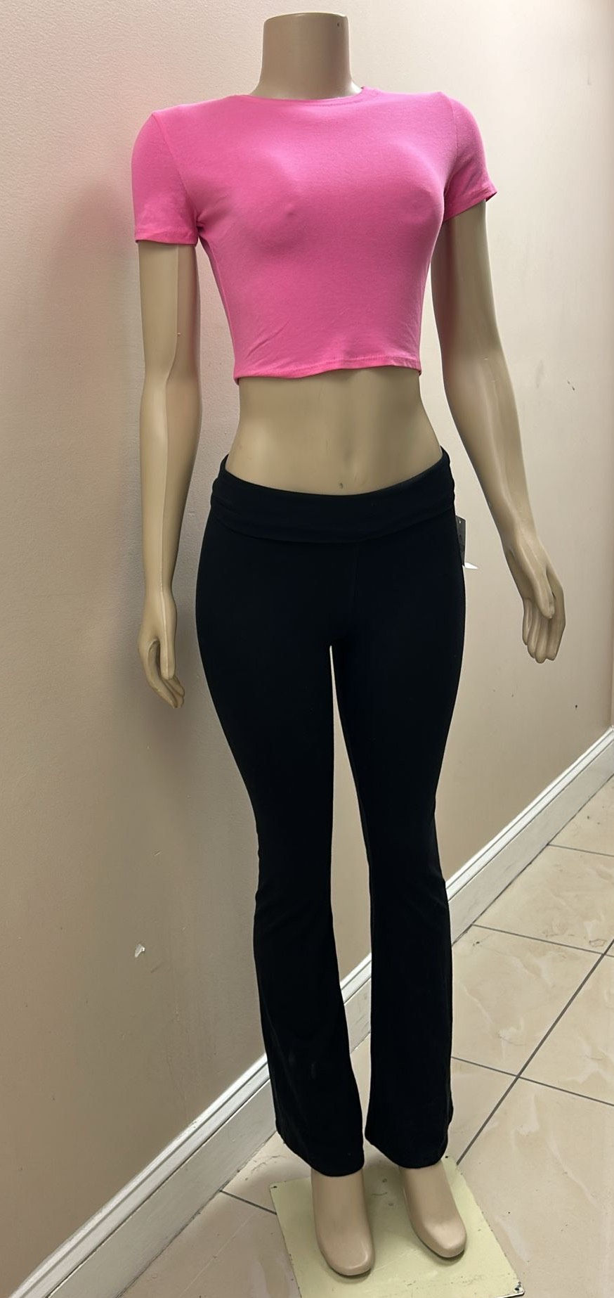 Thumbnail: Women's Casual Basic Short Sleeve Slim Fitted Crop Tee Top