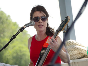 Sonic Scarlet | St. Louis MO Rock Band | girl band | female band