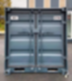 Container métallique gris avec les numéros KM 6 et 007984, en extérieur.