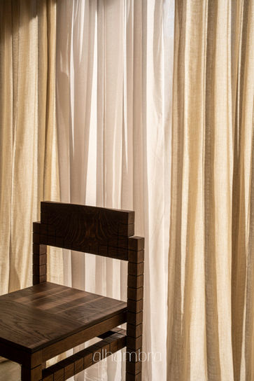 tunt linnetyg som släpper igenom mycket ljus