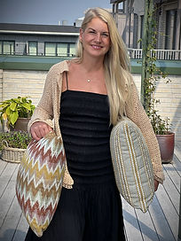 Pauline på Carolas terass 2025-08-15 (10)_edited.jpg