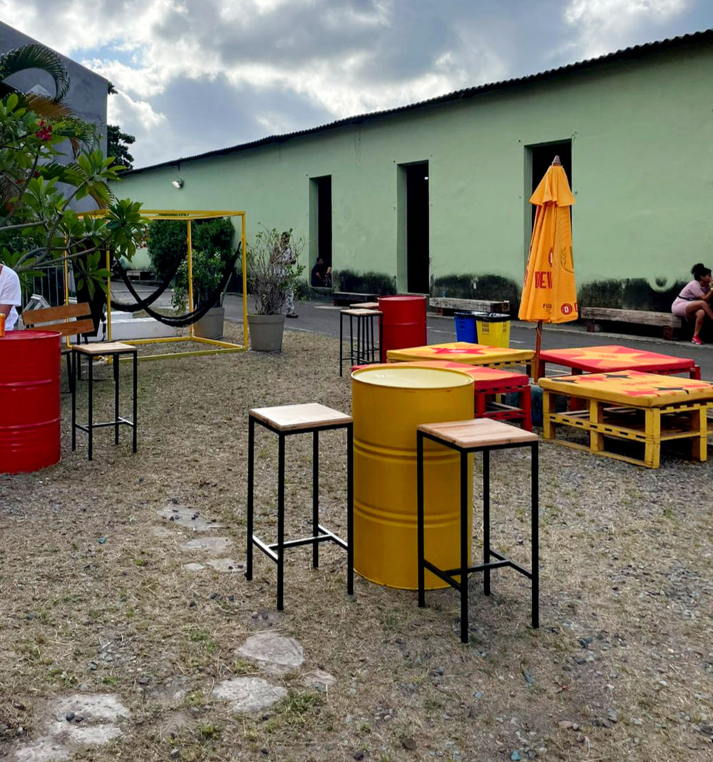 tonel amarelo pra locação de eventos