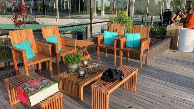 móveis de pallet para locação de eventos