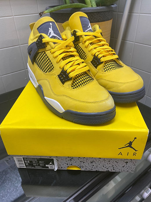 Jordan 4 yellow lightning size 9.5 | 336s.neakers