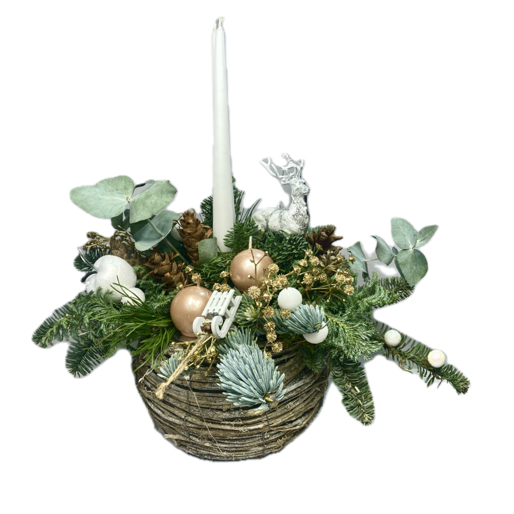 Adventes kompozīcija oāze pīts pods briedis divas sveces balts