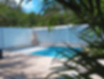 Piscine privée et terrasse en bois au lodge