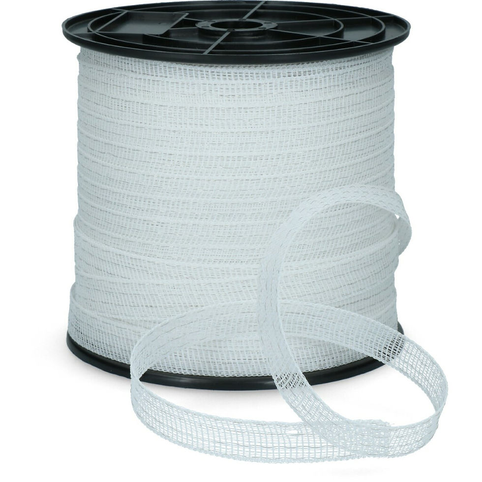 Bobine blanche de feuillard plastique avec des Longes en HEXA(19mm) Flonimaux.