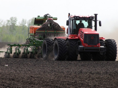 Слежу за весенне-полевыми работами на 6 округе