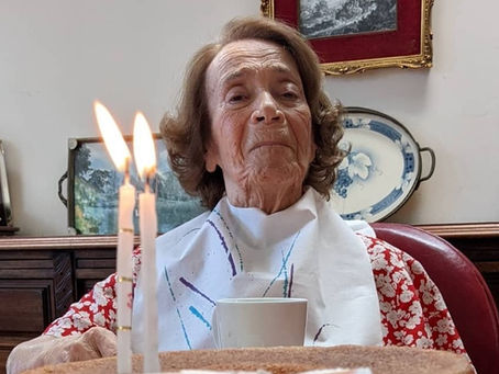 Parabéns às nossas aniversariantes - D. Amália, D. Fernanda e a "Leninha".