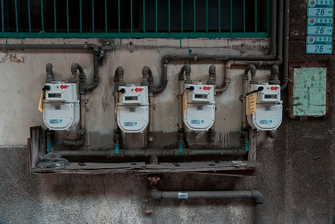 Rohre wurden an eine Schaltananlage durch professionlle Mitarbeiter angeschlossen